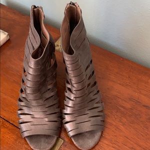 DONALD PLINER METALLIC BOOTIES SIZE 9